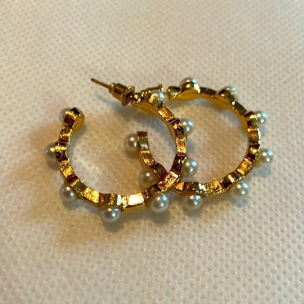 5 Pair Earring Set - Goldtone & Silvertone - Dangle & Hoops NWOT - Picture 2 of 6